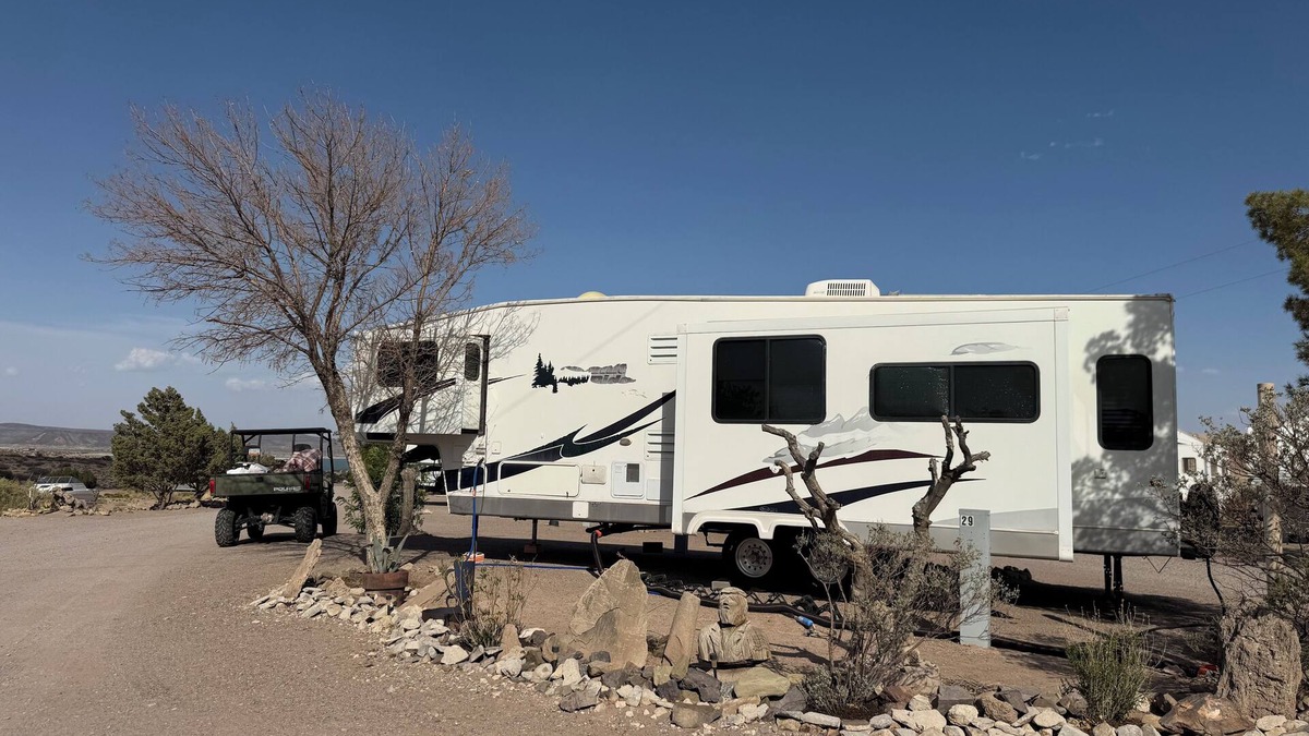 Truth or Consequences House | Cozy 1-bedroom Rv with pool,WiFi, AC in pleasant Elephant Butte