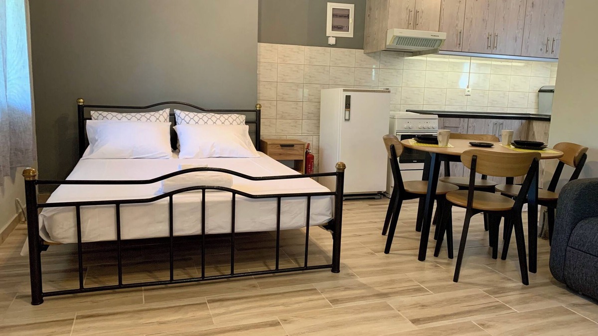 Platamonas Apartment | Cozy 1-bedroom Studio in charming Πλαταμώνας with WiFi, AC