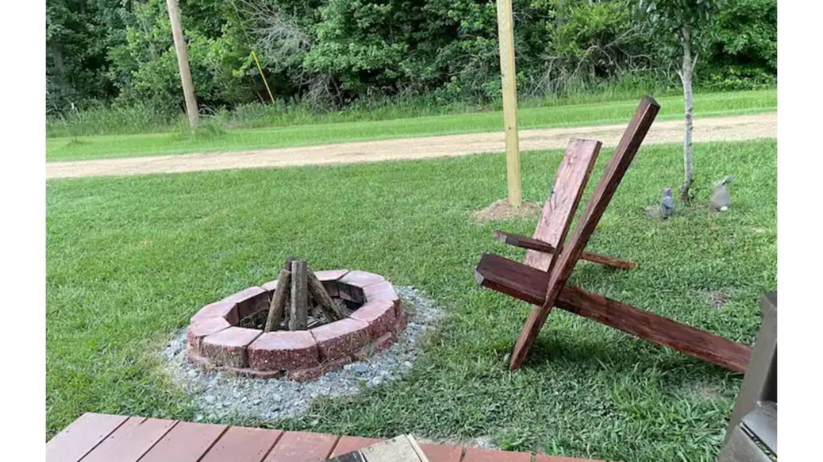 Elliott Cabin | Cozy - 1 bedroom tiny cabin sleeps 2 adults 2 children comfortably