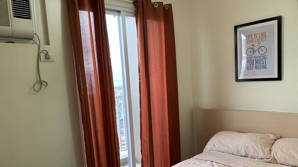 Bangkal Condo | Cozy 1 Bedroom w/ Balcony