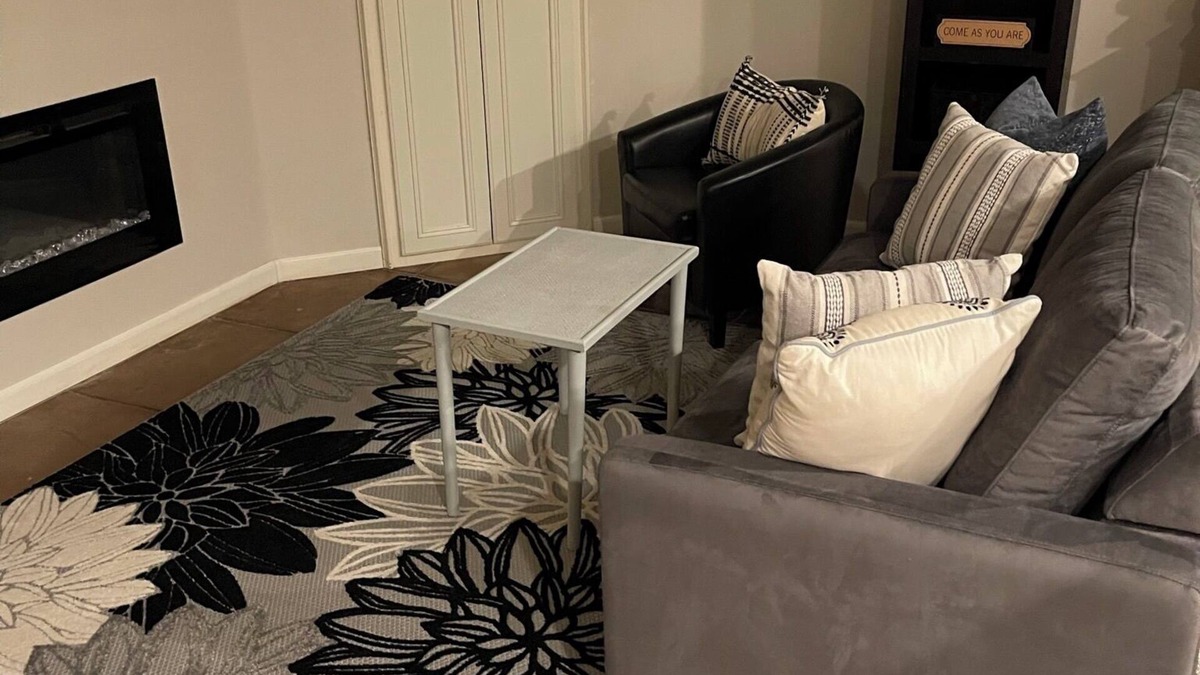 Riviera - Westchester House | Cozy 1 Bedroom w sofa bed. In DT Bakersfield, close to Dining & Entertainment!