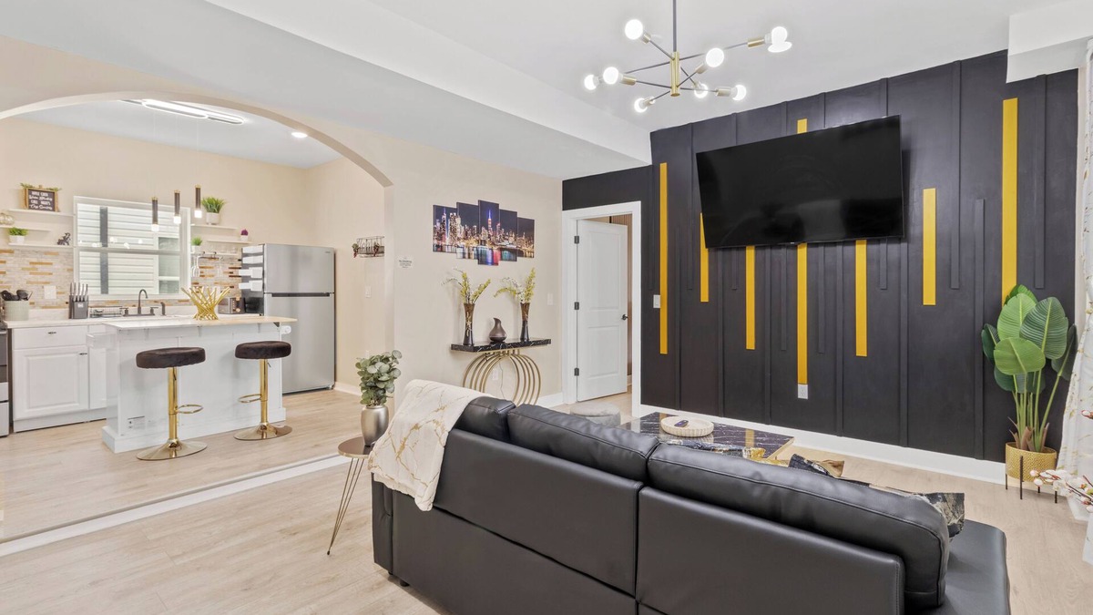 Elizabeth Apartment | Cozy 1-bedroom with AC and WiFi in lovely Elizabeth