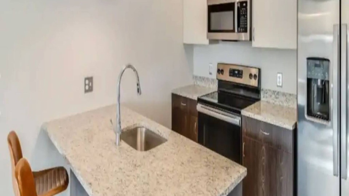 Detroit Apartment | Cozy 1-bedroom with WiFi and AC in amazing downtown Detroit