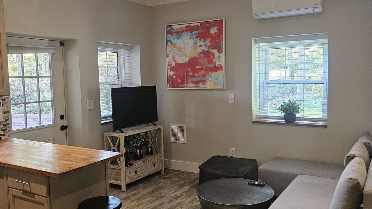 Fairfield Apartment | Cozy 1 br apartment with a private entrance and patio in Fairfield