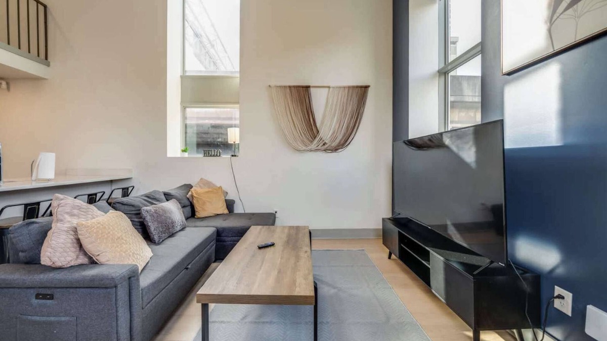 Downtown Louisville Apartment | Cozy 11-Unit Loft w/Med District | Free Parking