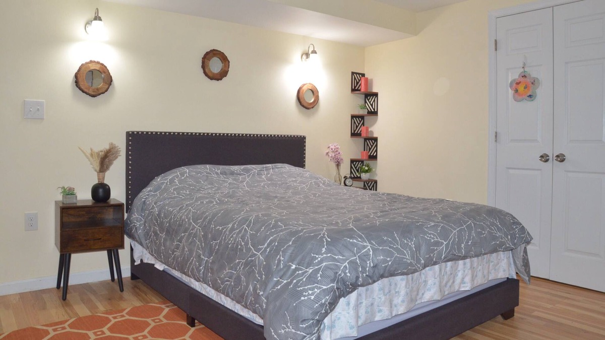 Mantua House | Cozy 1br/1ba basement retreat with a small kitchen at Fairfax/Annandale