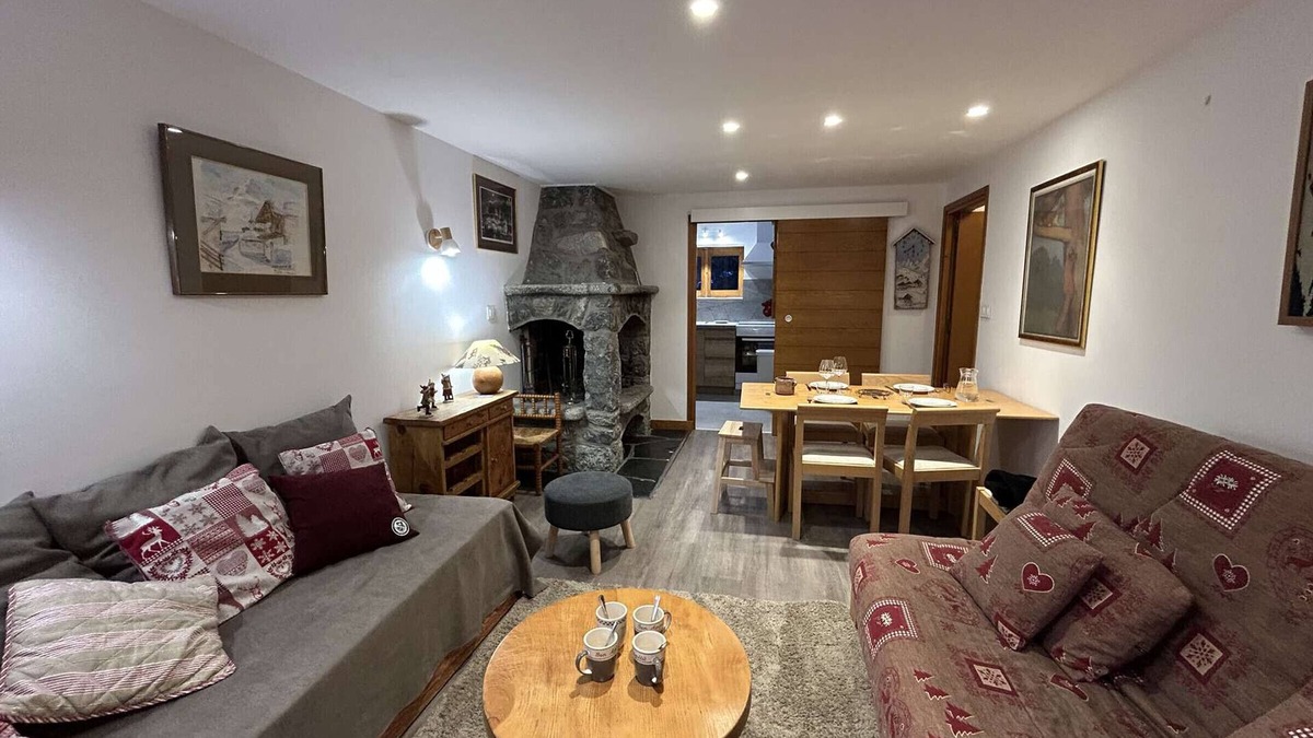 Meribel Apartment | Cozy 1BR Apartment for 4 in Méribel, South-Facing Terrace, Ski Access, Pet-Friendly