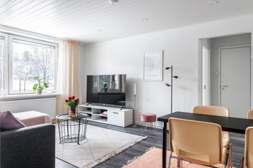 Lahti Apartment | Cozy 1BR Apartment next to the Beach with Free Parking