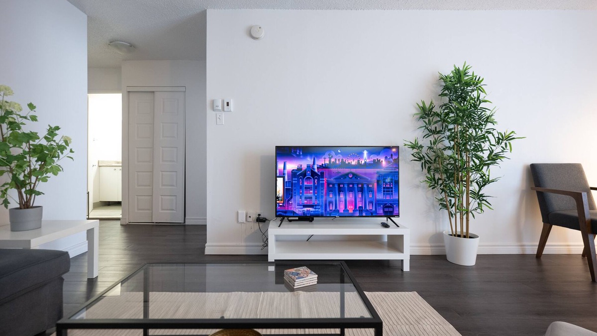 Latin Quarter Apartment | Cozy 1BR Downtown Montreal | Sofa Sleeps 2 | Prime Location