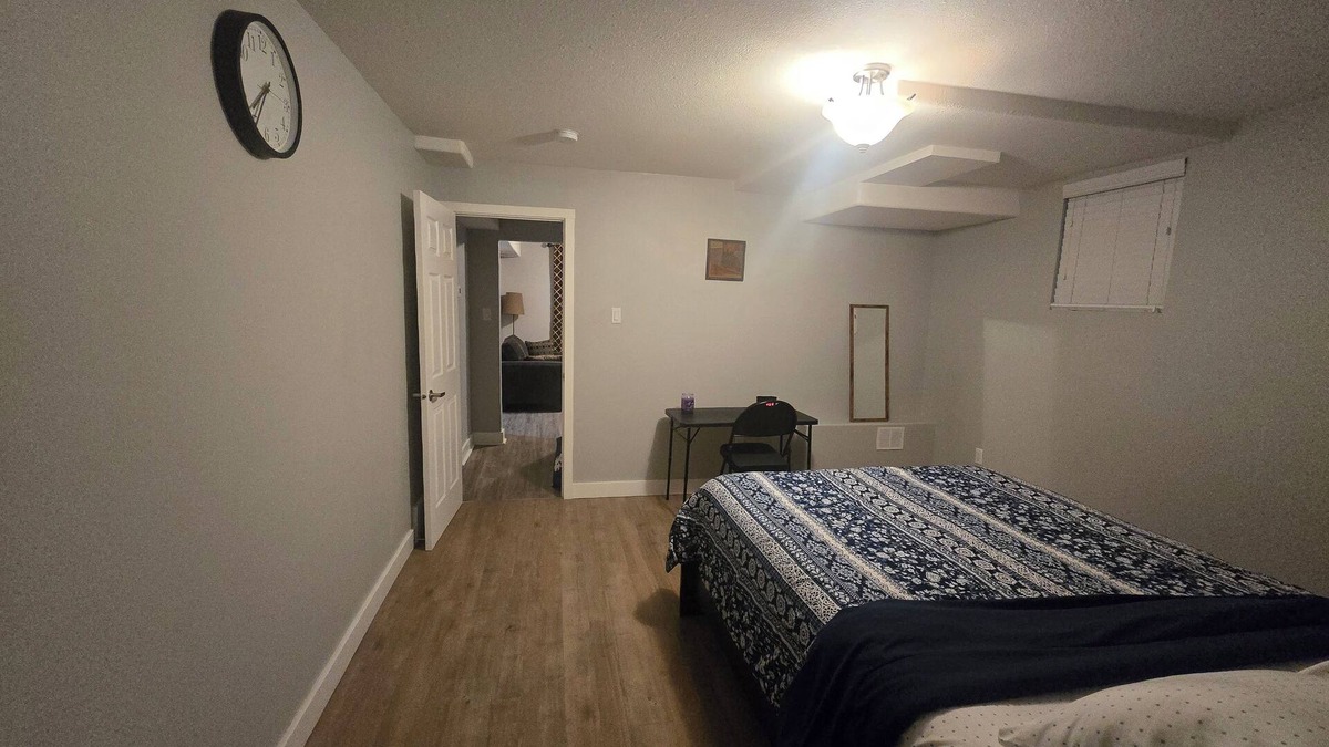 Medicine Hat House | Cozy 1BR Suite | Free Wi-Fi + Netflix | Near Downtown Medicine Hat