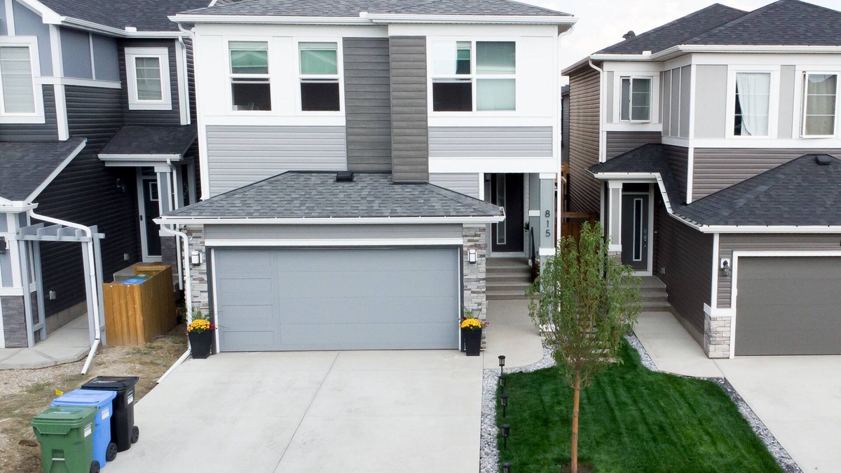 Southeast Calgary House | Cozy 1BR wt. Home Office & Entire Suite