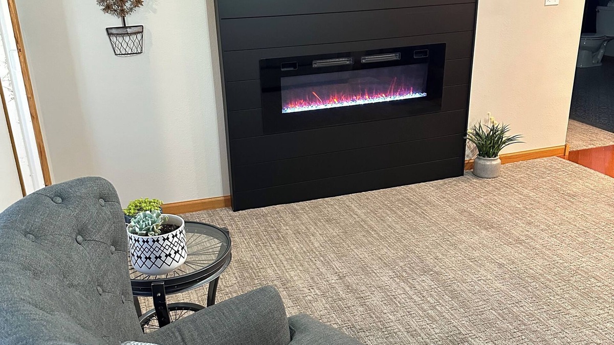 Marshall County House | Cozy 2-bd home in Newfolden. WiFi, AC, Full kitchen & living room w fireplace!