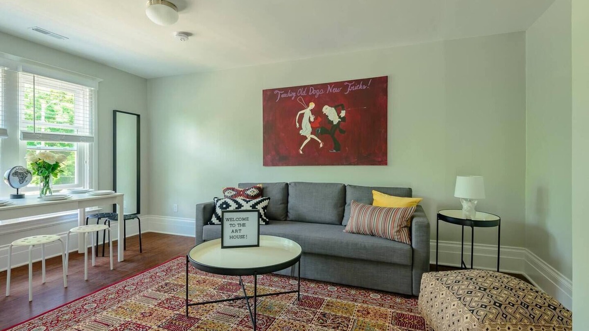 Detroit Apartment | Cozy 2 bed|1ba apt in West Village w/parking