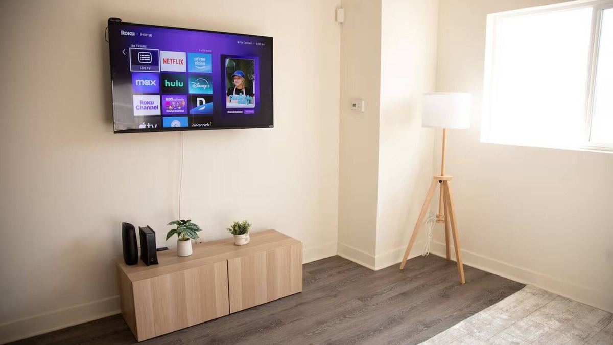 Corona Condo | Cozy 2-bed, 2-bath condo WiFi, AC, near lake and shopping centers in Corona.