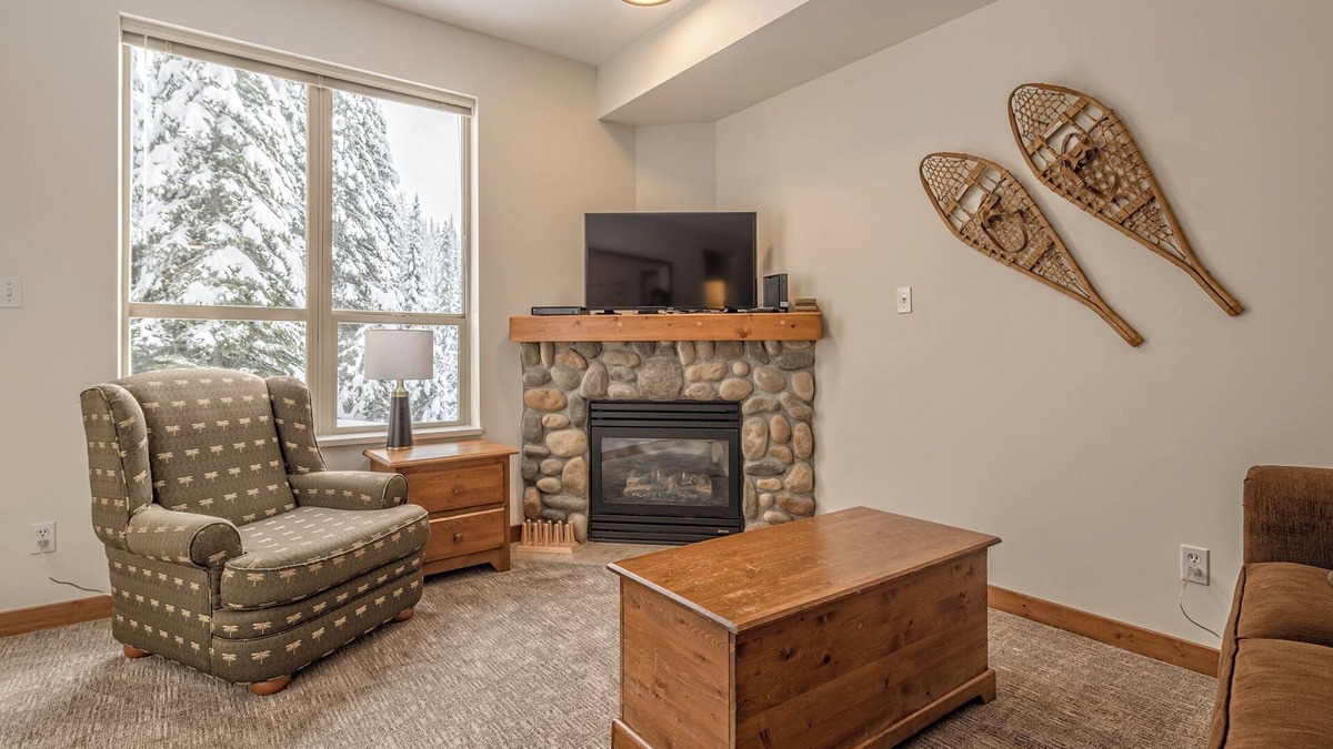 Silver Star Mountain Condo | Cozy 2 bedroom/1 bathroom condo right on the ski way! Pet friendly too