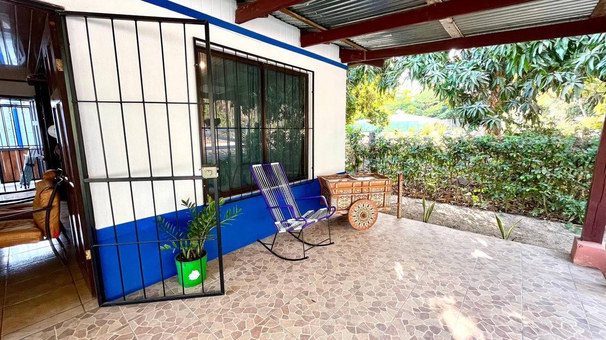 Paquera Cottage | Cozy 2-bedroom house, WiFi, AC in Playa Pajaros, minutes away from MANY beaches!