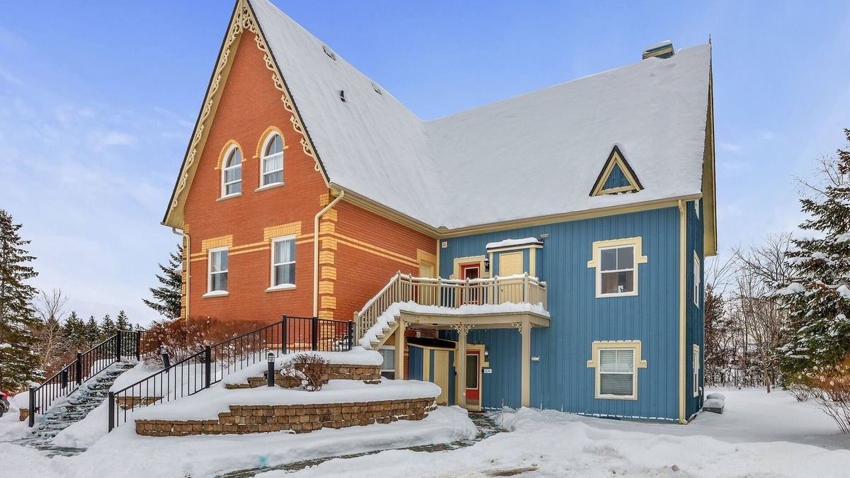 The Blue Mountains Ski Chalet | Cozy 2 bedroom condo Sleep 6, Bottom Unit access.