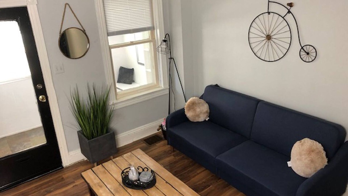 South Side House | Cozy 2 Bedroom 1.5 Bath Cottage in Easton PA