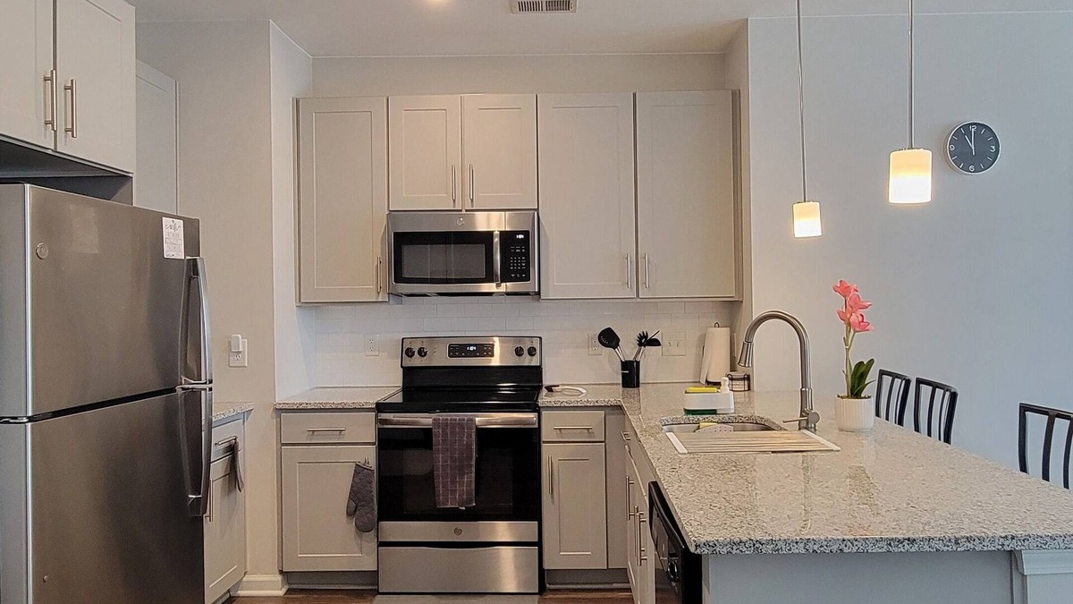 Northeast Raleigh Apartment | Cozy 2 bedroom 2 bath apartment just 18 minutes away from airport.