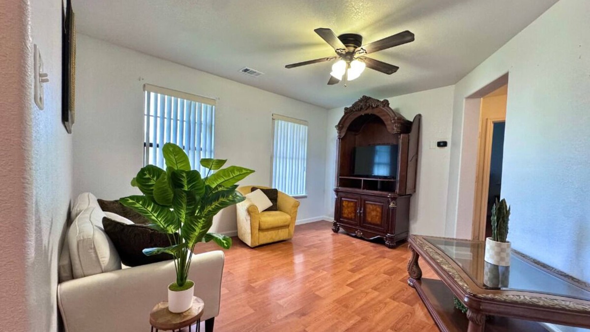 Brownsville Apartment | Cozy 2-bedroom apartment with all you need! Just 25 min from SPI, and Space X!