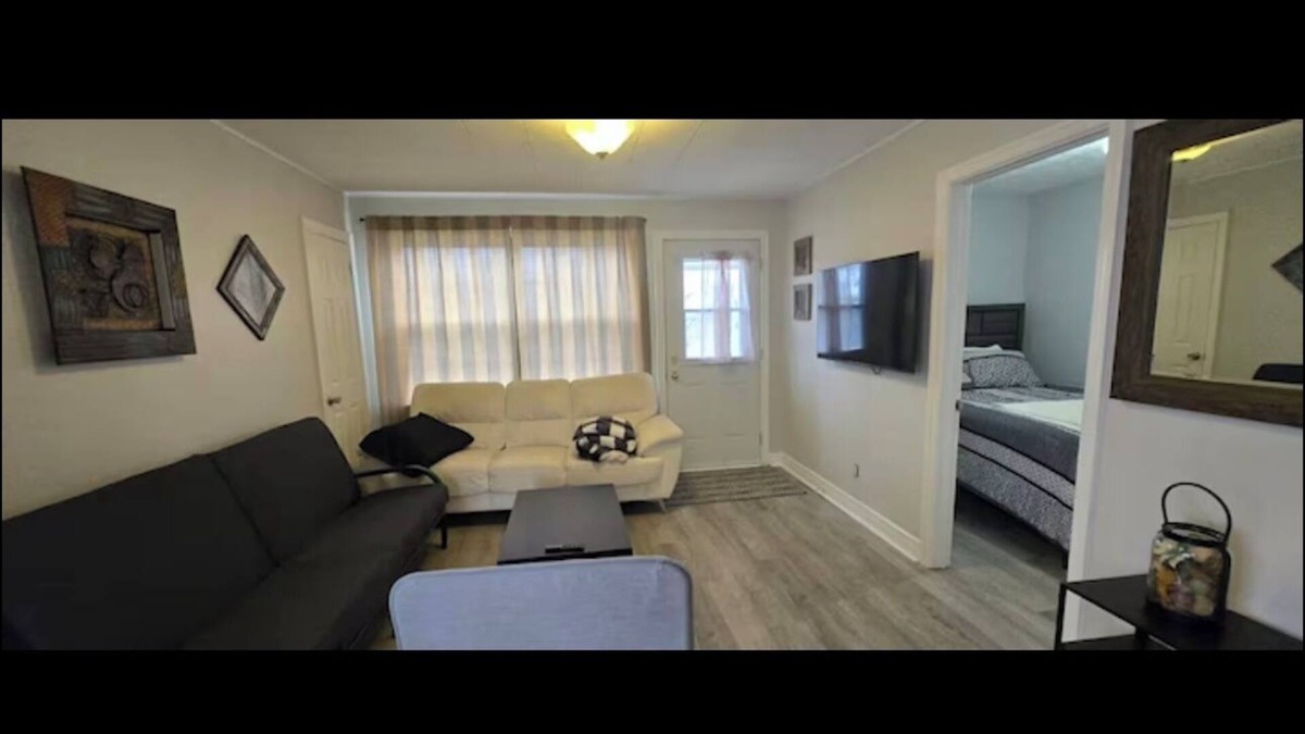 Cornwall House | Cozy 2-Bedroom Apartment