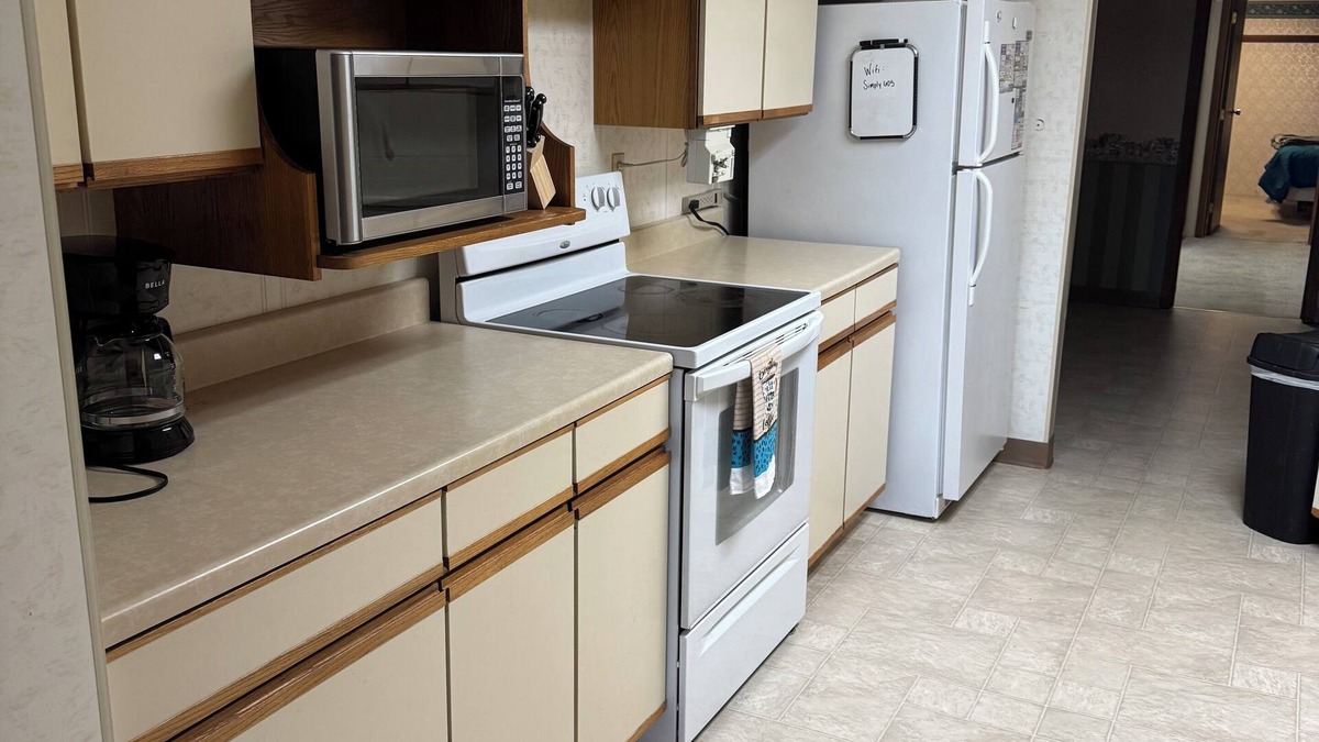 Redfield Apartment | Cozy 2-bedroom apartment in peaceful Redfield with WiFi
