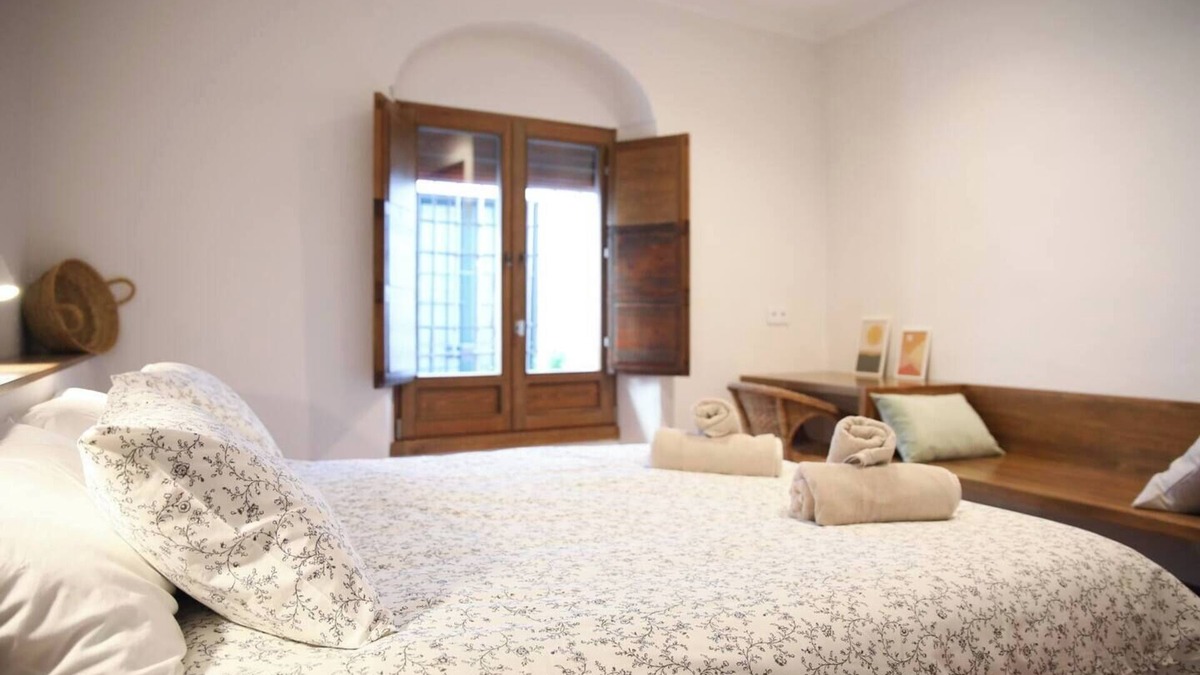Jordan Apartment | Cozy 2-bedroom apartment in enjoyable Kowloon with WiFi, AC
