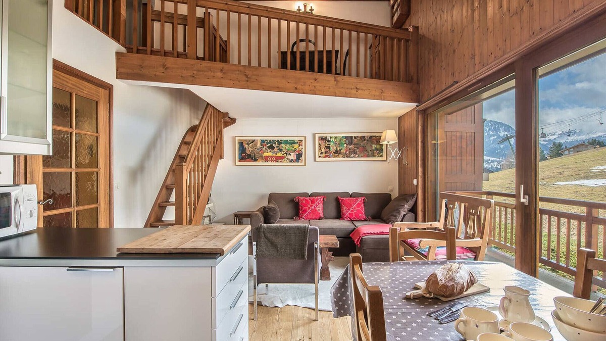 Megeve Apartment | Cozy 2-Bedroom Apartment in Megève - South-Facing Balcony, Near Lift, Parking, Pet-Friendly
