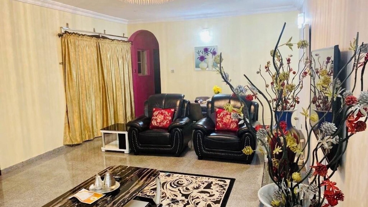 Ikeja House | Cozy 2-bedroom apartment with WiFi, fitness room in pleasant Ikeja