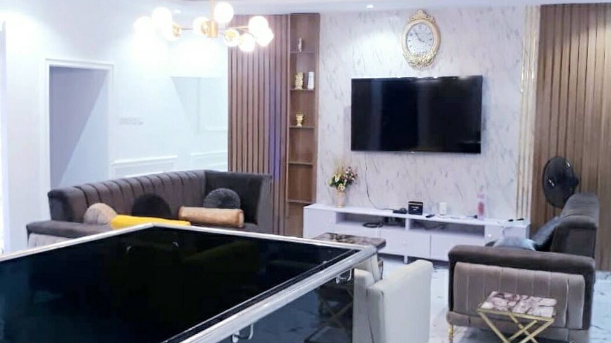 Alimosho Apartment | Cozy 2-bedroom apartment in a pleasant area in Abesan Lagos with AC, WiFi,Solar