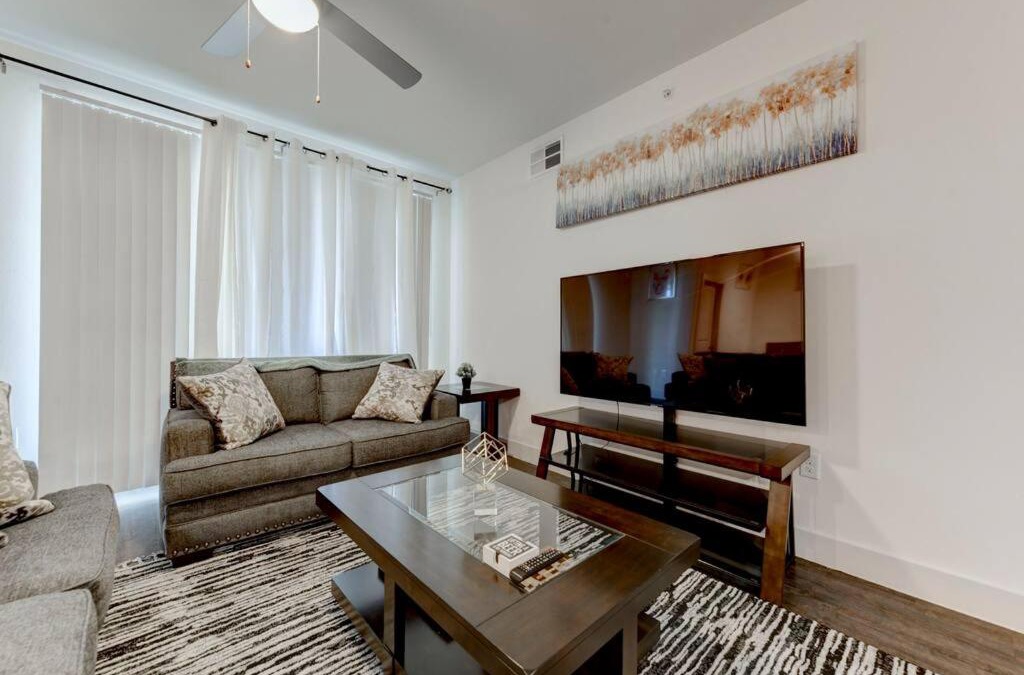 North Burnet Apartment | Cozy 2-bedroom apartment with pool view @ Domain Northside