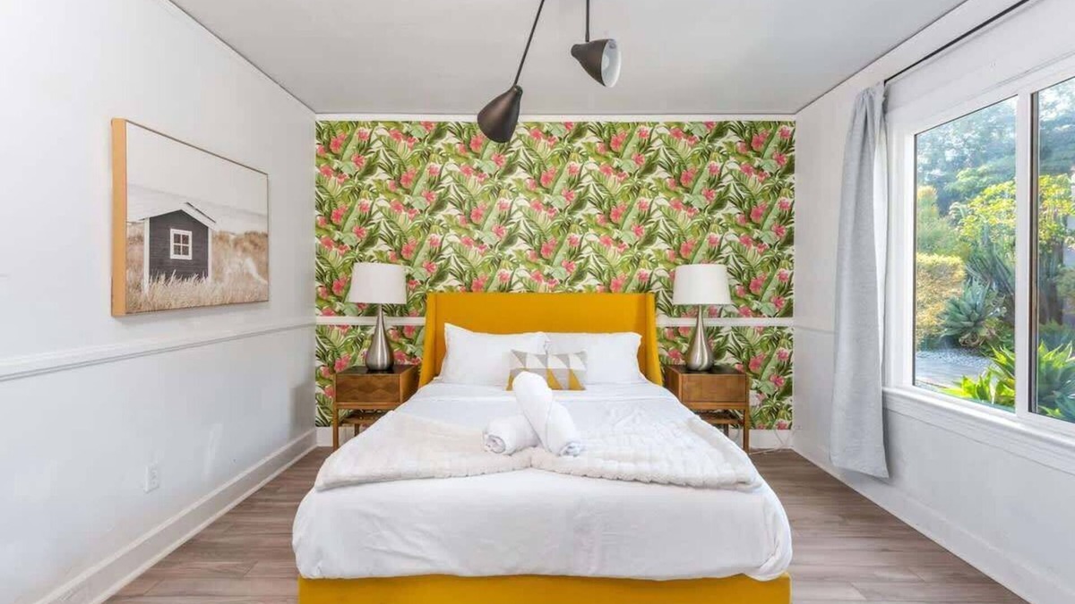 Los Angeles House | Cozy 2 Bedroom Bungalow in WeHo