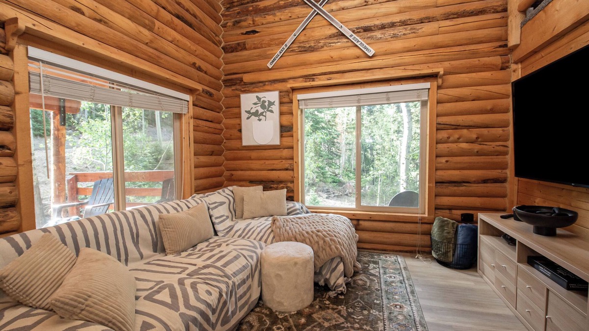 Steam Engine Meadows Cabin | Cozy 2-bedroom cabin in tranquil Brian Head
