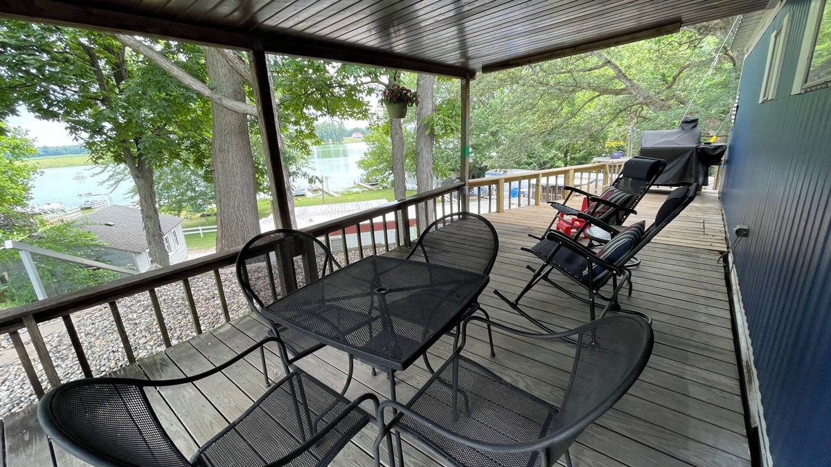 Laketon RV Rental | Cozy 2-bedroom campground in peaceful Claypool with AC, WiFi. Overlooking laken
