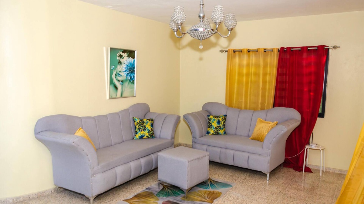 Bani Ski Chalet | Cozy 2-bedroom chalet in delightful Baní with WiFi, AC
