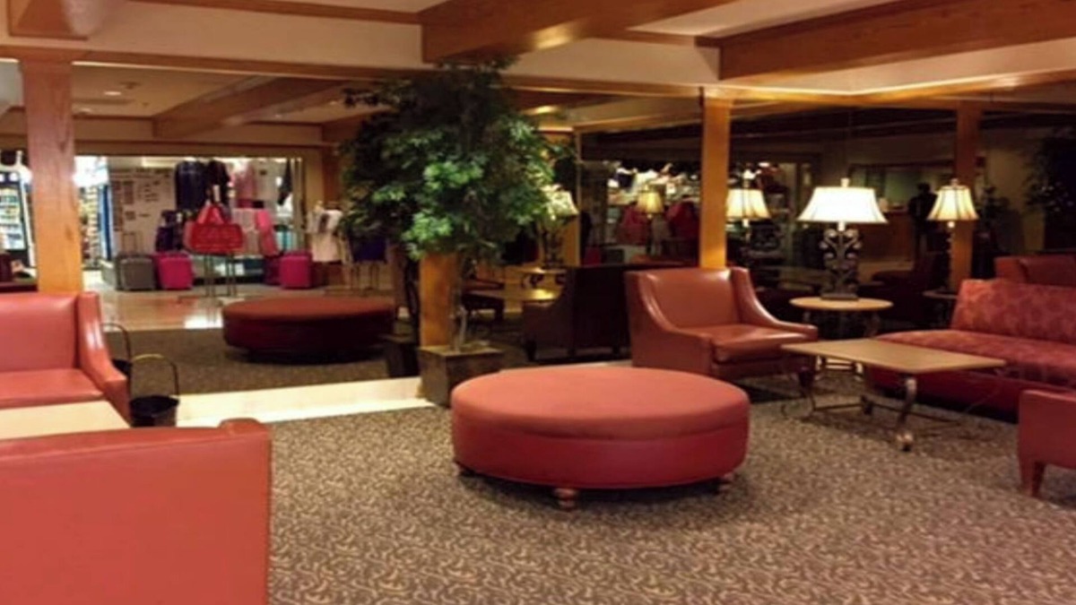 Las Vegas Strip Condo | Cozy 2-bedroom condo on the strip. Sleeps 6 to 8 people, fitness room, and pool.