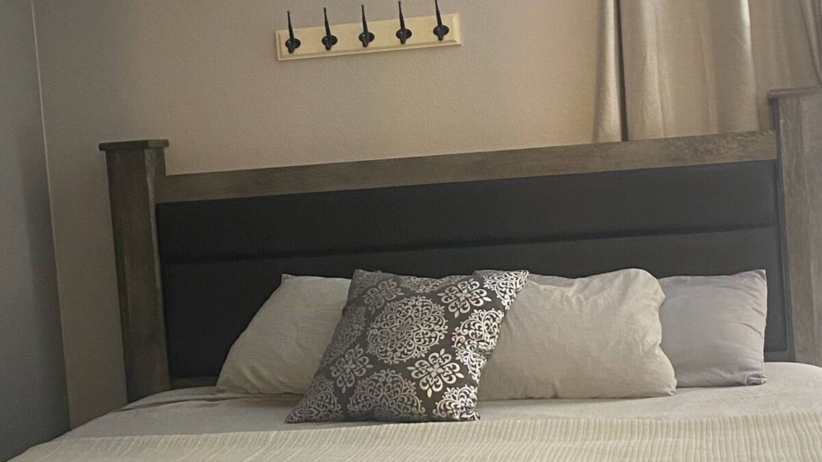 Las Vegas Condo | Cozy 2-bedroom condo with AC, WiFi in wonderful Las Vegas with strip view