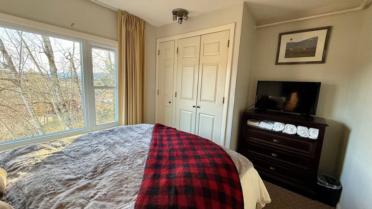 Stowe Area Condo | Cozy 2-bedroom condo with WiFi, pool, fitness room in charming Stowe