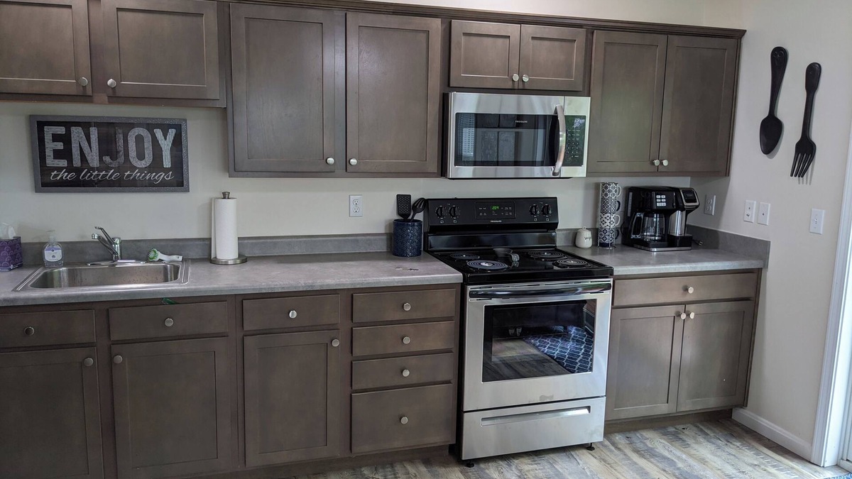 Albany Apartment | Cozy 2-bedroom corporate apartment minutes from Lake Cumberland Kentucky.