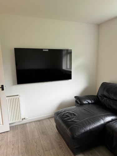 Kirkcaldy House | Cozy 2 Bedroom Cottage in Kirkcaldy