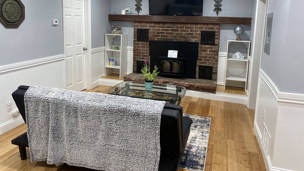 Orange Lake Cottage | Cozy 2 Bedroom Cottage with Fireplace!!