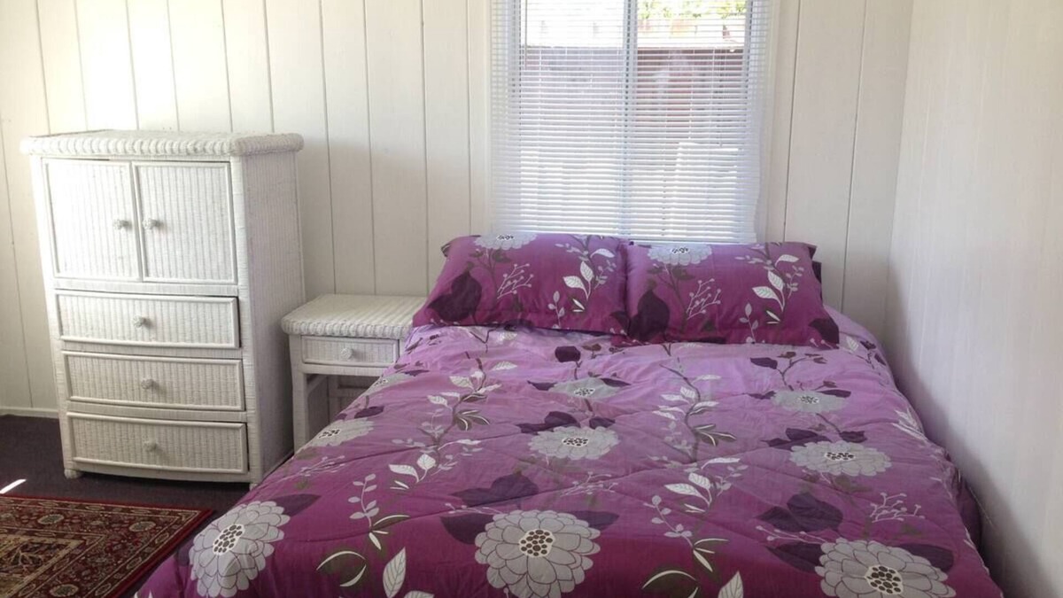 East Palo Alto House | Cozy 2-bedroom house with gated 2 car parking, 2 blocks from the bay