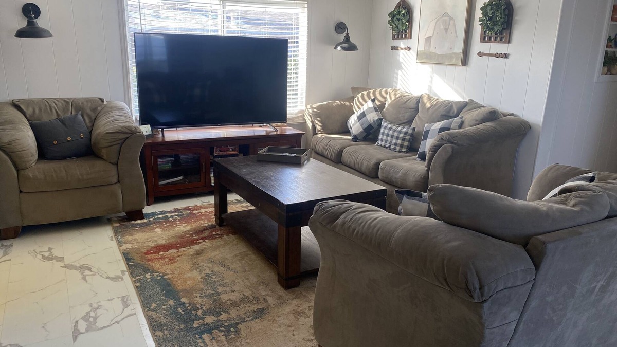 Bullhead City House | Cozy 2-bedroom house in fabulous Bullhead City with room for all your river toys