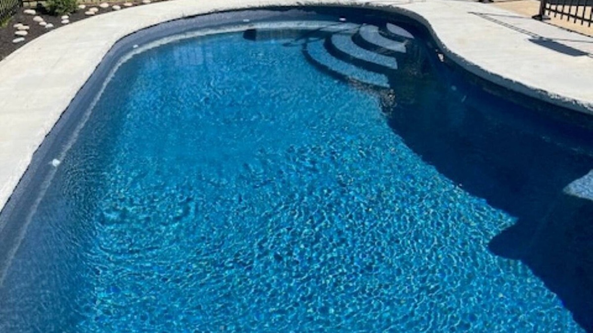 North Olmsted House | Cozy 2-bedroom house sleeps 6+ with heated inground pool in North Olmsted