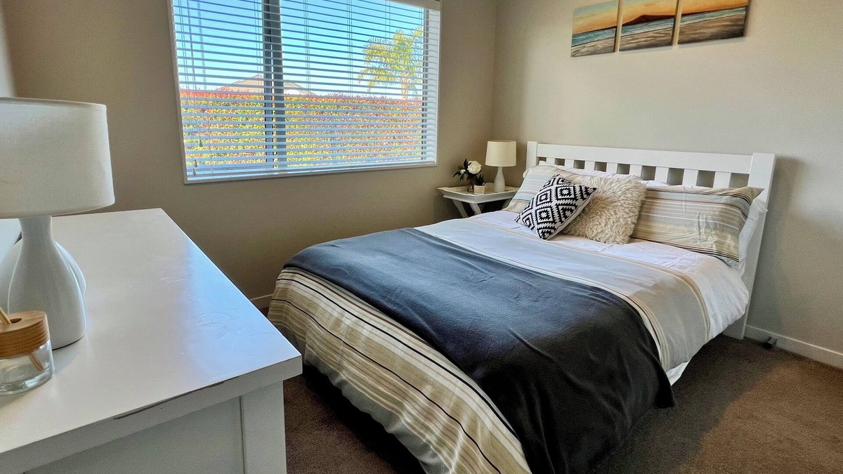 Silverdale House | Cozy 2-bedroom home in Central Millwater with WiFi