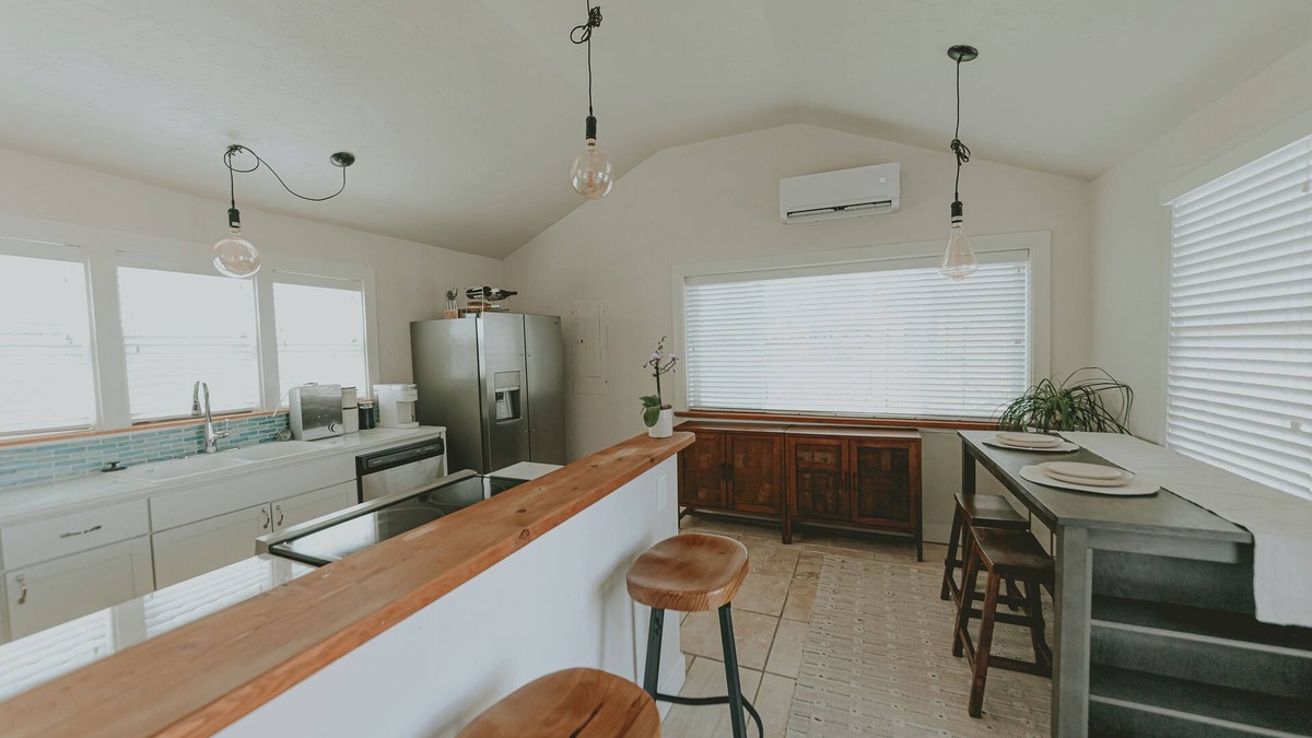 Benton City House | Cozy 2-bedroom house in brilliant Benton City near wineries & cafe's.
