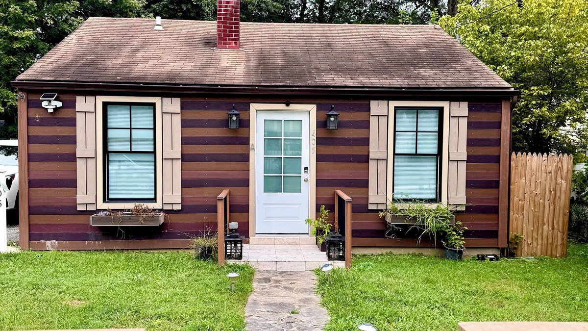 Rockville House | Cozy 2-bedroom house walkable to Rockville Metro Station and The Square