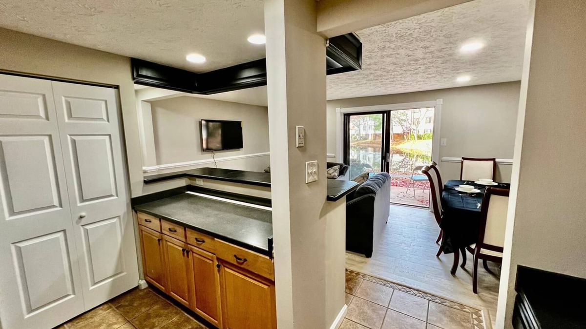 Mount Vernon Apartment | Cozy 2 Bedroom in Alexandria, VA