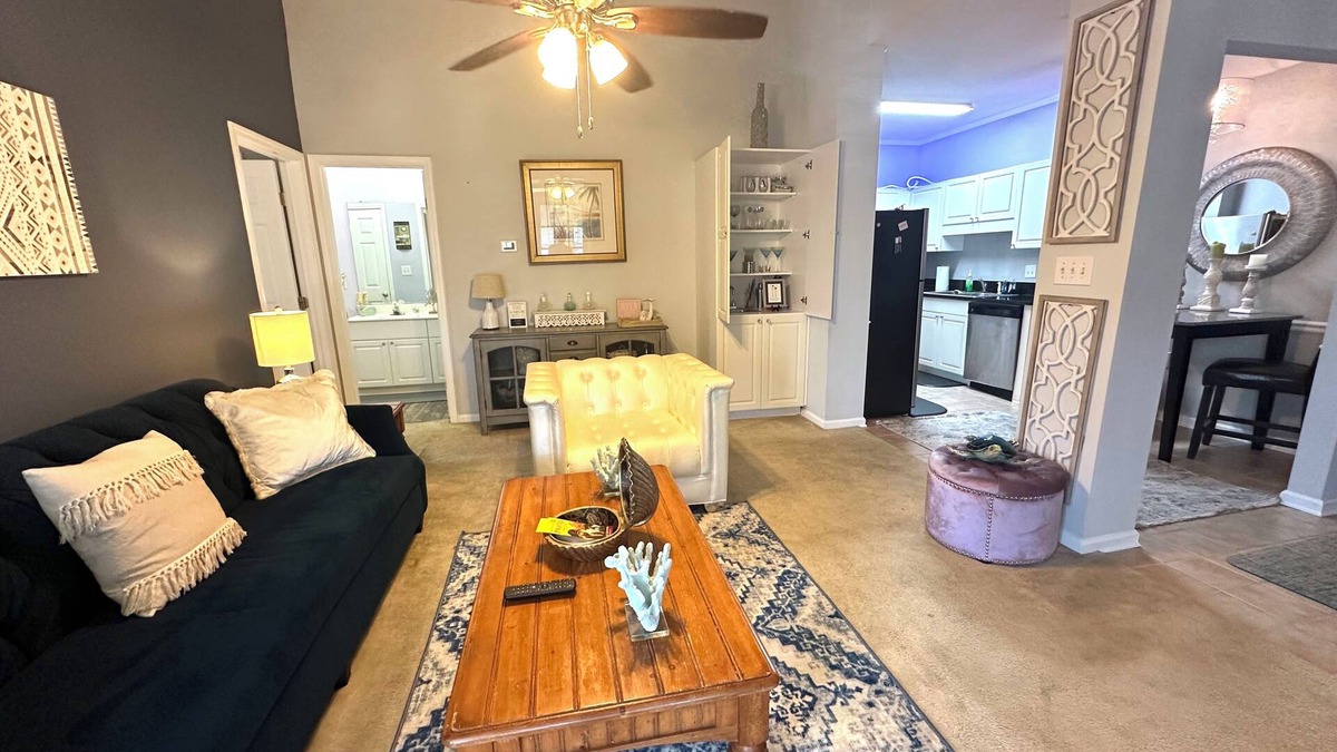 Vaught Condo | Cozy 2 bedroom in gated community filled with many amenities- blocks to beach