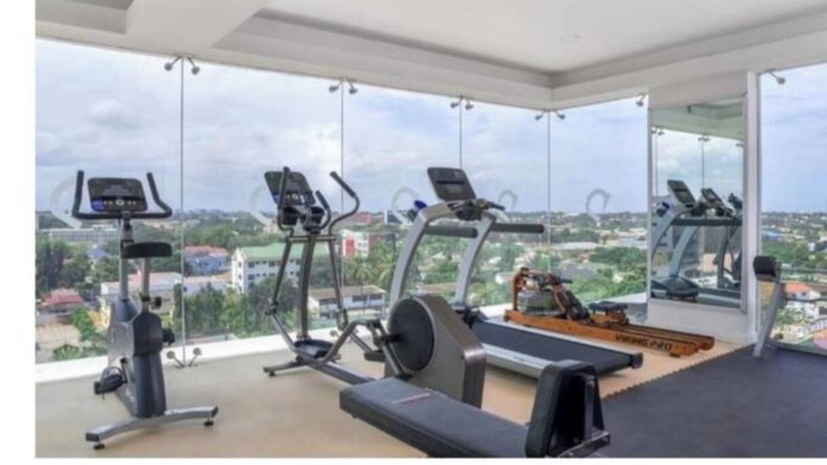 North Ridge House | Cozy 2-bedroom penthouse apartment in heart of Accra with WiFi, AC, fitness room